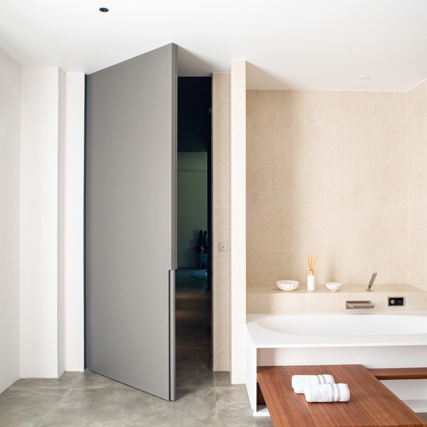 Portes pivotantes